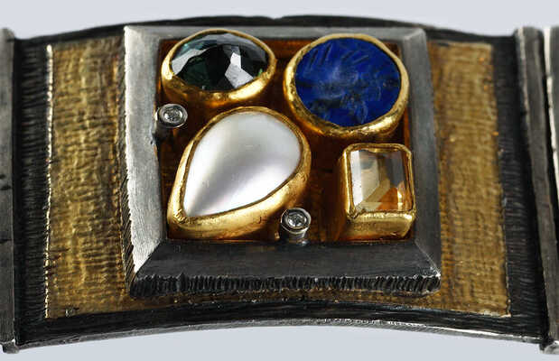 Браслет из золота 750 пробы и серебра 925 пробы общим весом 120,61 грамма